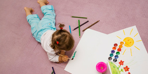 Когда учить ребенка рисовать