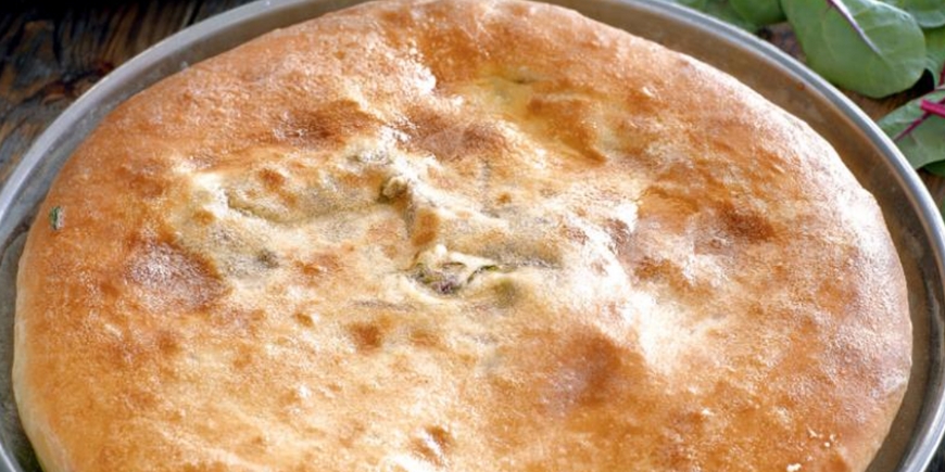 Пирог из листьев свеклы и свежего сыра