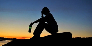 Алкоголь не спасает от грусти и тоски