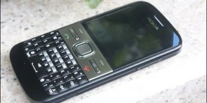 Nokia E5: доступный QWERTY-смартфон