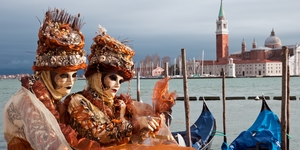 Почему в Венеции носили маски