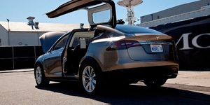 Tesla готовится к производству Model X