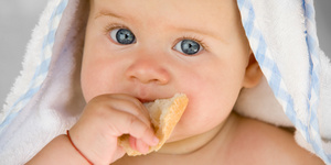 Как часто кормить новорожденного