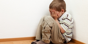 Как вести себя, если ребенок плачет