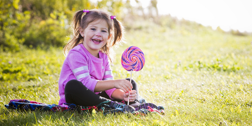 Как отучить ребенка от сладостей