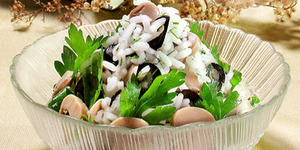 Рисовый салат с маринованными грибами