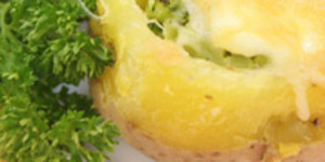 Картофель, фаршированный брокколи