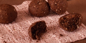 Шоколадное печенье с кунжутом