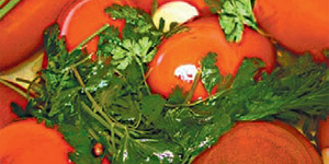 Заготовки помидоров в разных соках
