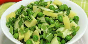 Зеленый салат с черемшой