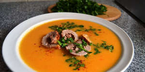 Крем-суп из кабачков с мясными рулетиками