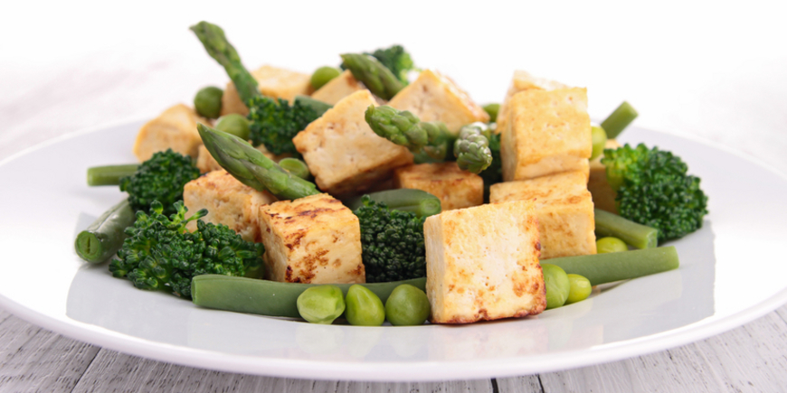 Тофу жареный с овощами