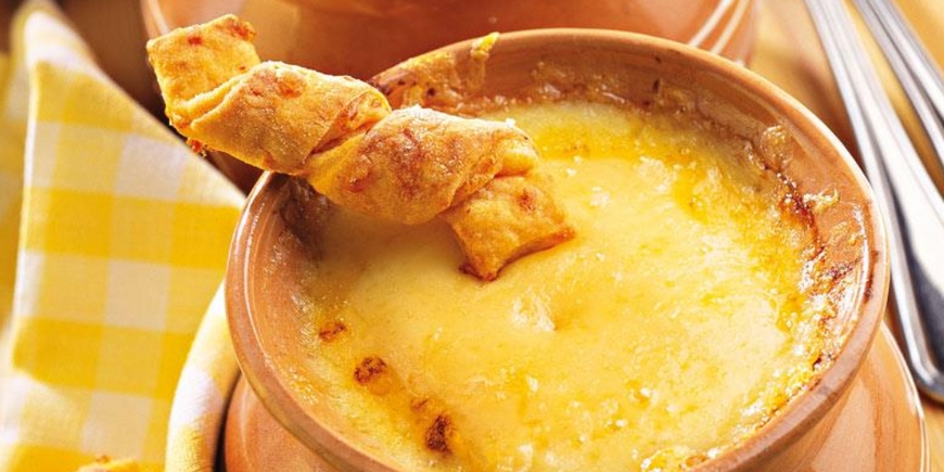 Луковый суп с сырными палочкам