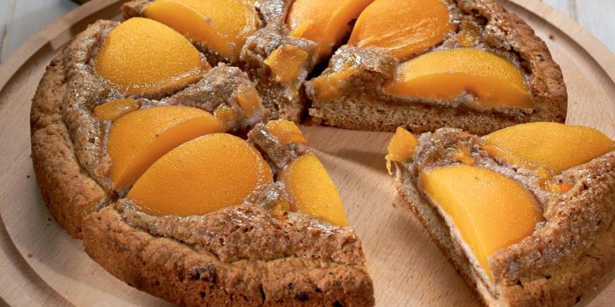 Ореховый пирог с абрикосами