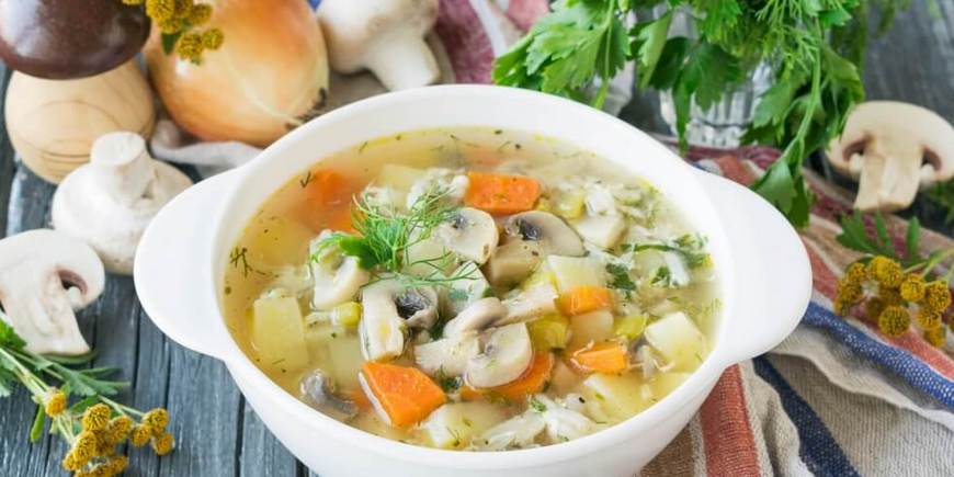 Суп с солеными грибами и рисом
