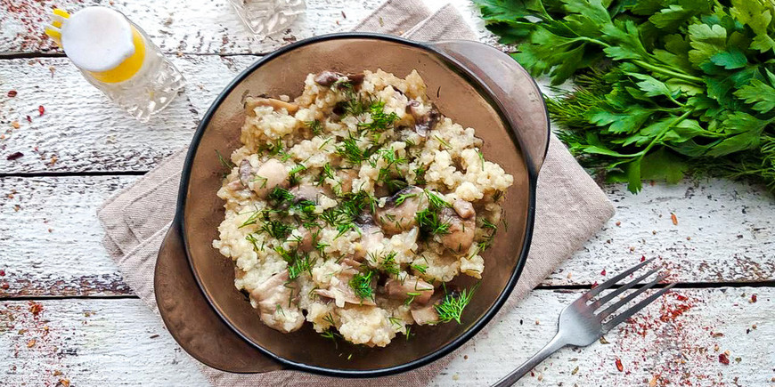 Пшенная каша с луком и грибами