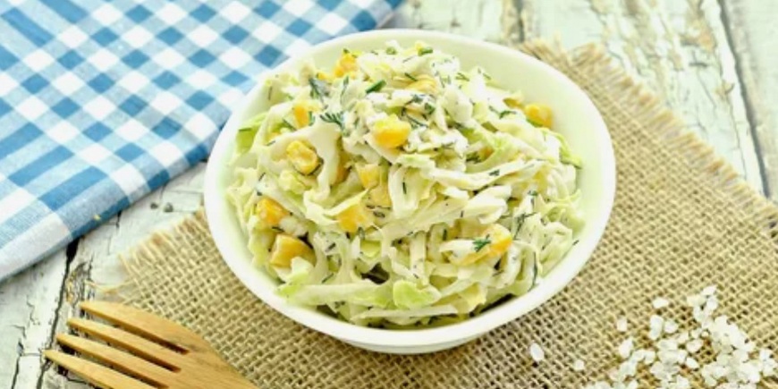 Капустный салат с кукурузой