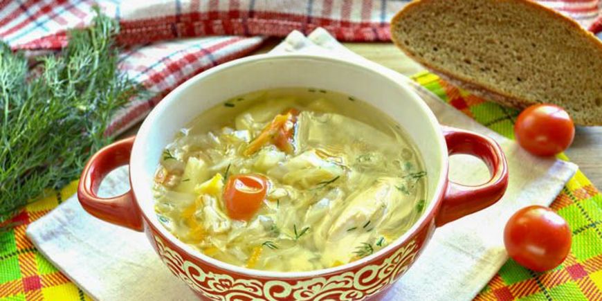 Щи с курицей и молодой капустой