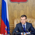 Медведев: экономика - на пике кризиса