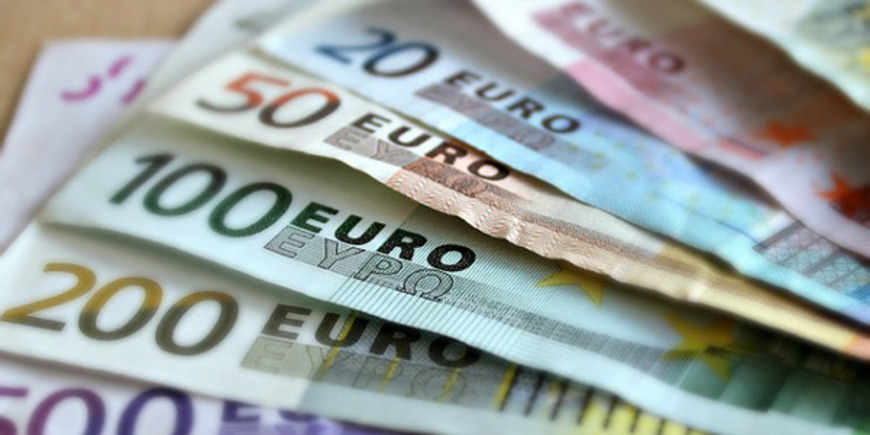 Евро открыл сезон роста