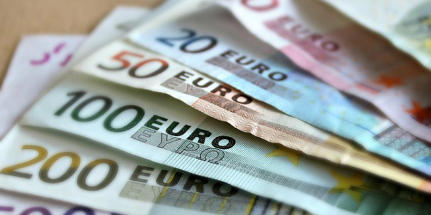 Август раскачал евро