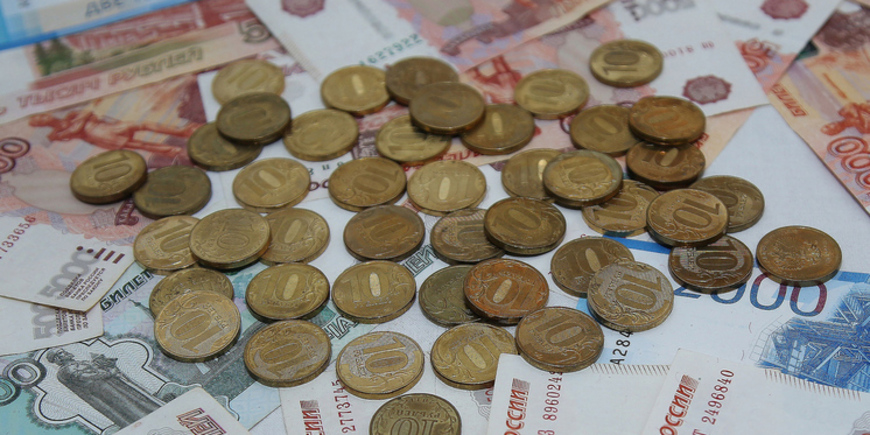 Монета рубль бережет