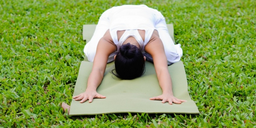5 поз йоги, которые помогут расслабиться