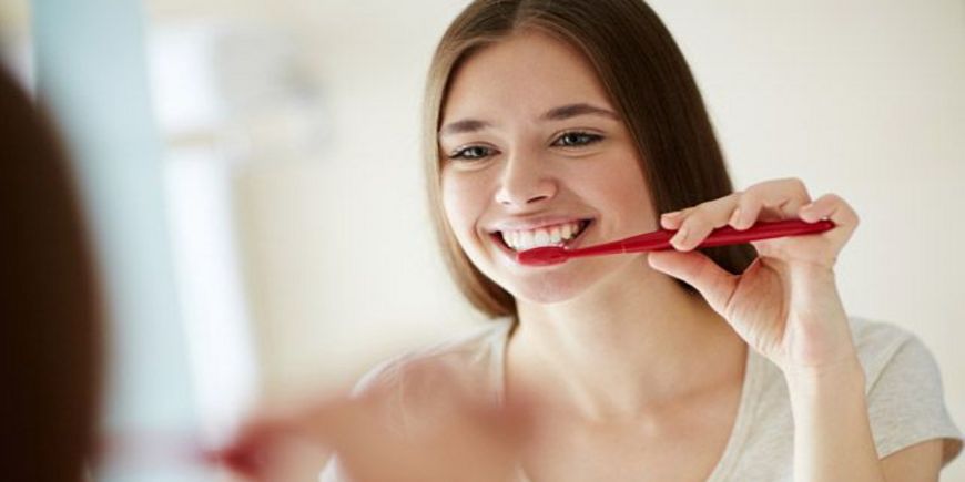Помогают ли отбеливающие зубные пасты