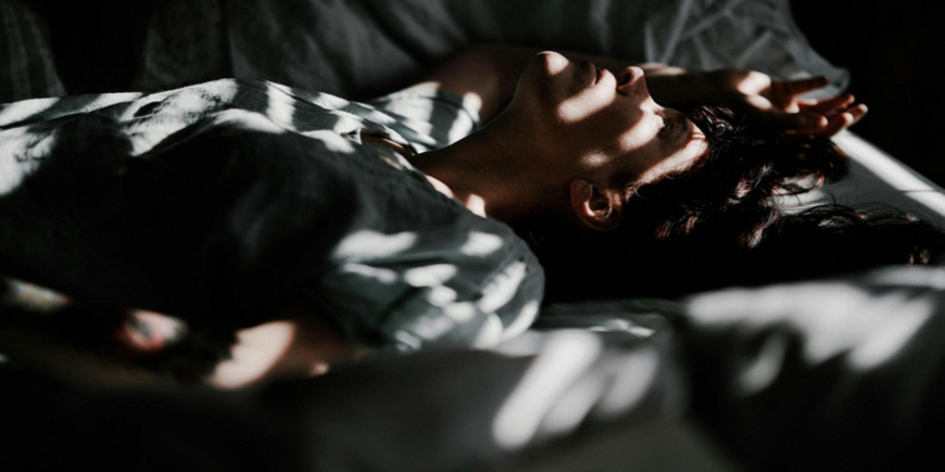 4 вещи, которые нельзя делать перед сном