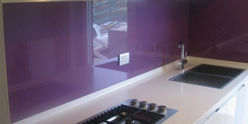 Лакобель — настенное стекло на кухне