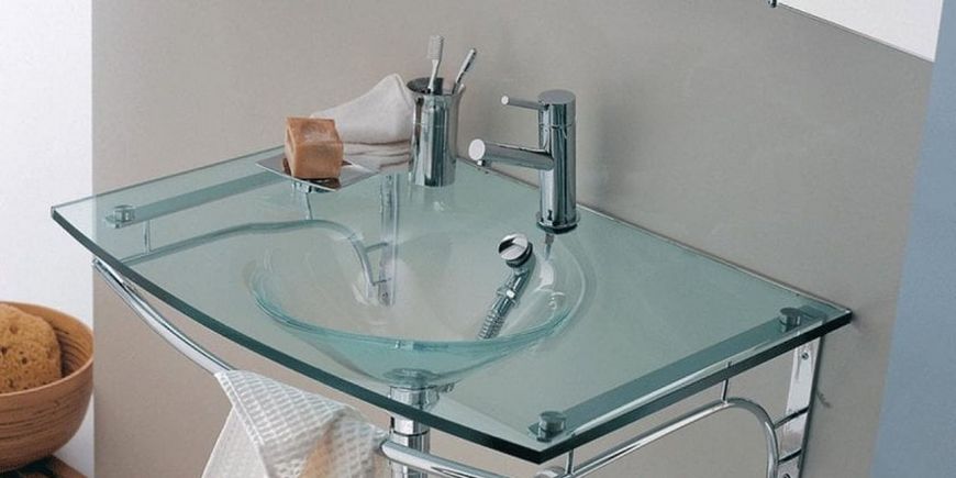 Мебель из стекла для ванной
