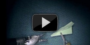 Робот-хирург сложил бумажный самолётик
