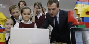 Медведеву напишут "великий русский фаервол" для детей