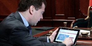 Медведев призвал запретить "бумажки"