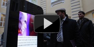 В Петербуре открыли памятник Стиву Джобсу