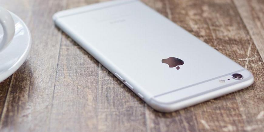 «Восьмой» iPhone получит беспроводную зарядку