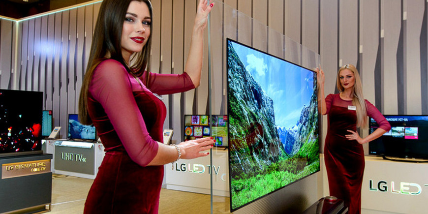 LG показала в России телевизор-«обои»