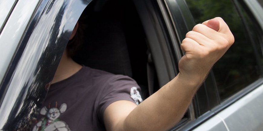 5 полезных водительских жестов 