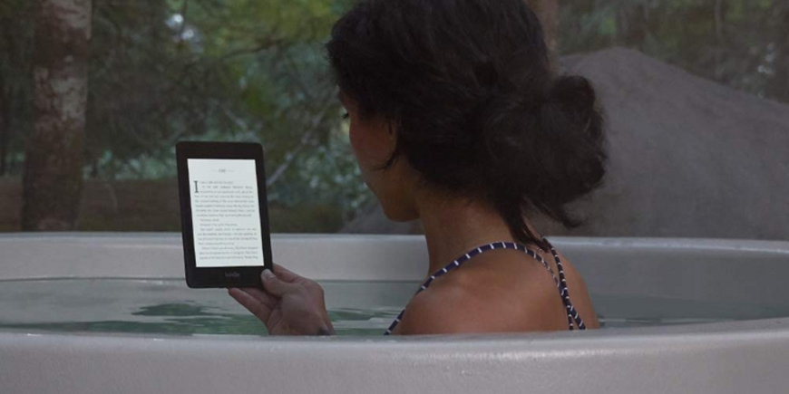 Kindle Paperwhite не боится воды