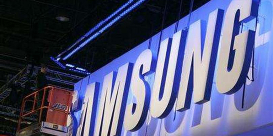 Samsung выпустит три складных телефона