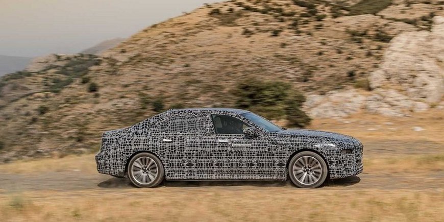 BMW i7 представят в 2022 году