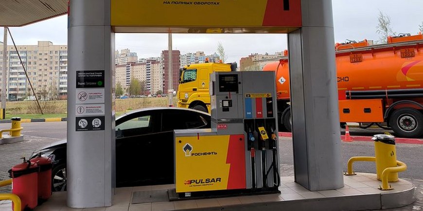 До каких пор в России будет дорожать бензин