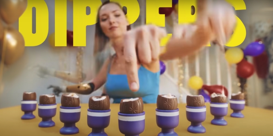 Странный рекламный ролик с Cadbury