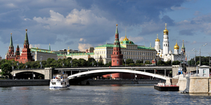 Кто быстрее заработает на квартиру в Москве? 