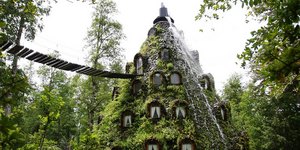 Экологический отель-водопад