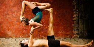 Акро-йога: через доверие к гармонии