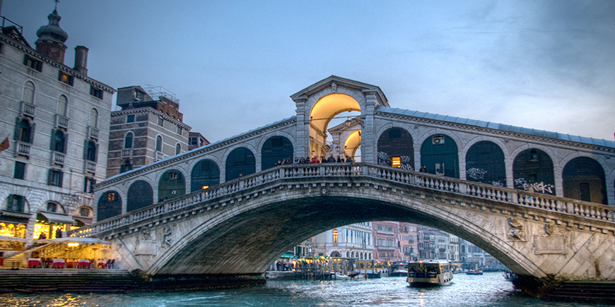 Главный мост Венеции закрылся на реконструкцию