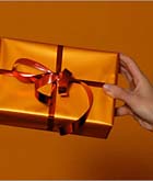 10 оригинальных способов вручить подарки